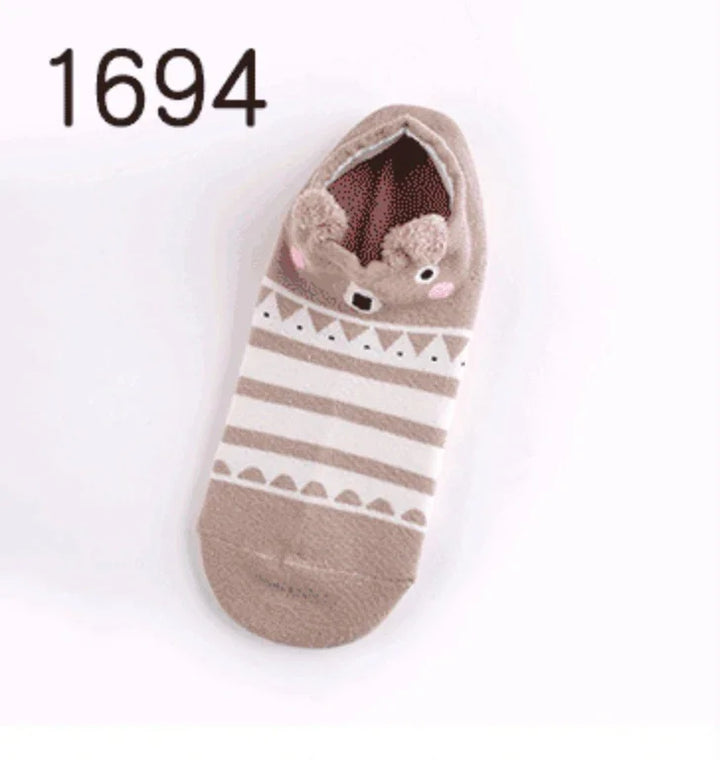 Beige and white striped no-show sock with bear face and ears detail