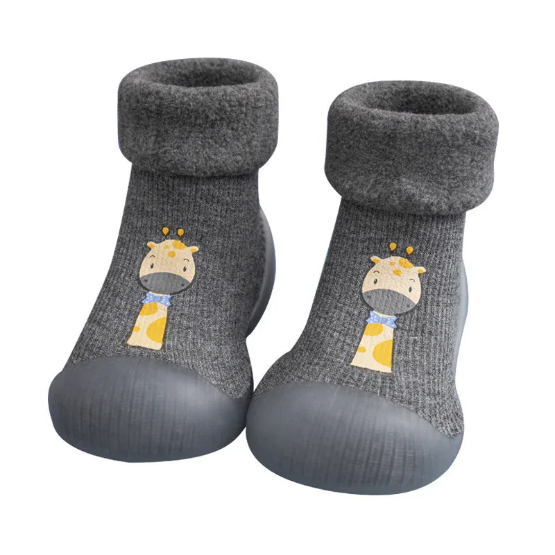 Gray toddler socks with non-slip soles featuring cute giraffe cartoon design