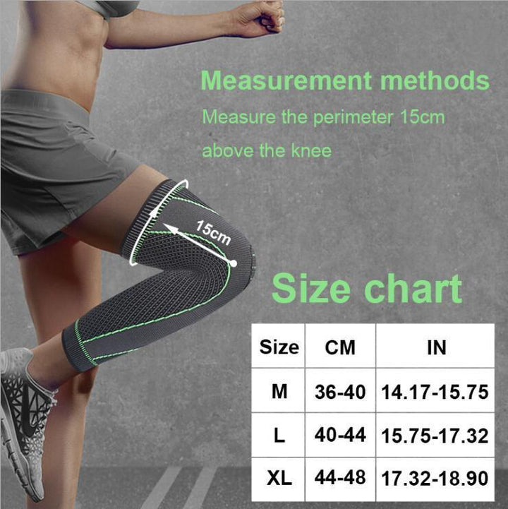 Athletic woman wears knee support sleeve, size chart and measuring instructions displayed