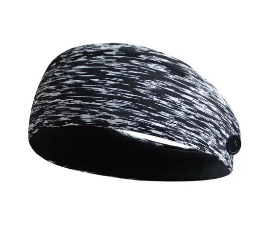 Black and white patterned yoga headband with button detail for earphone cord