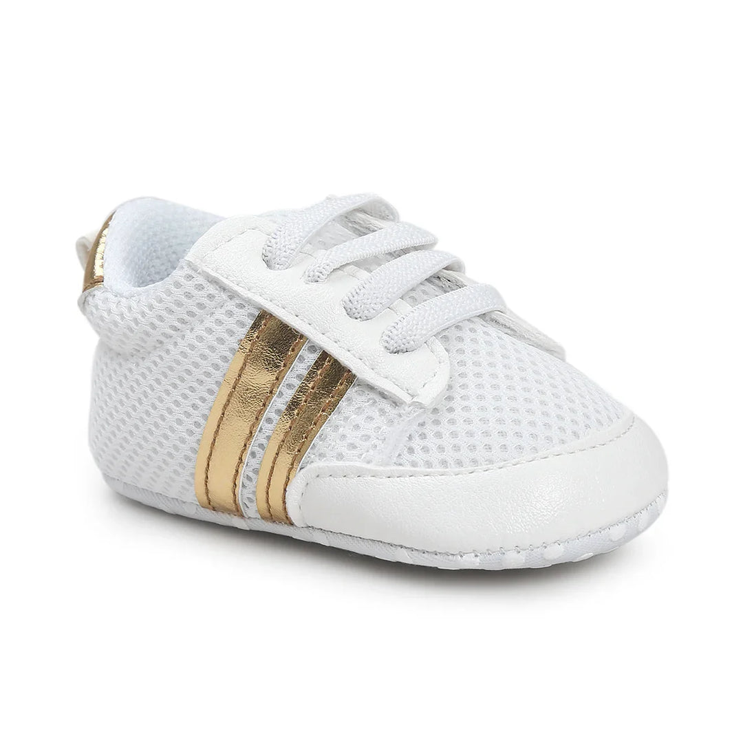 White baby sneaker with breathable mesh fabric and gold metallic stripes detail