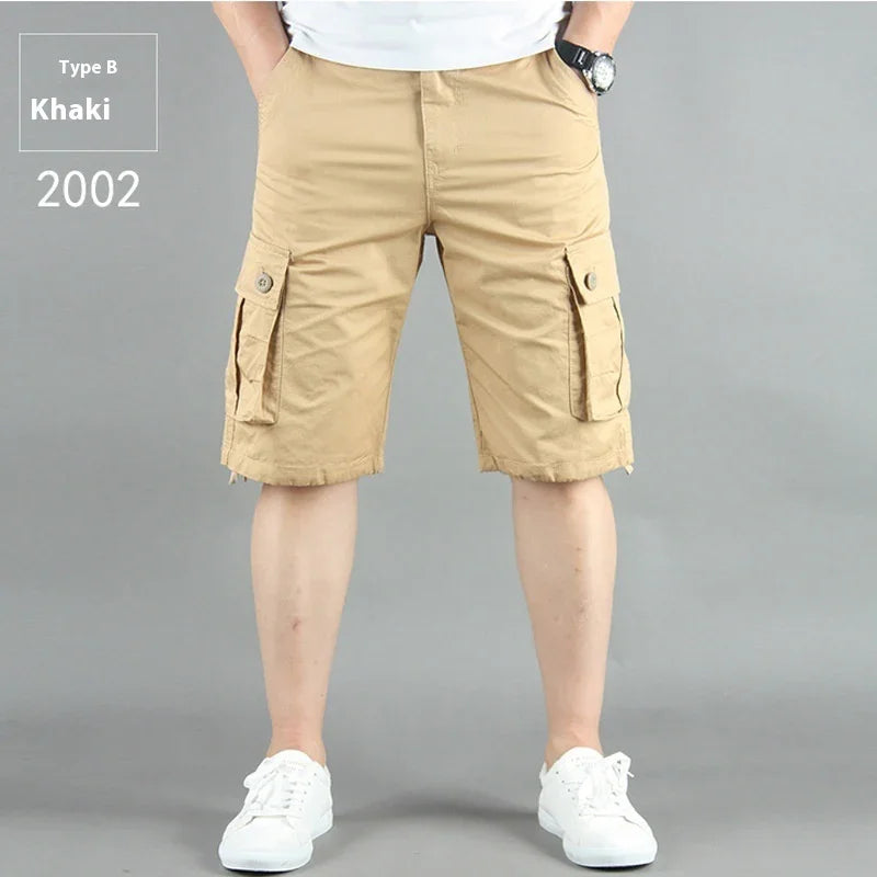 Men's khaki cargo shorts Type B 2002 with buttoned side pockets, worn with white sneakers